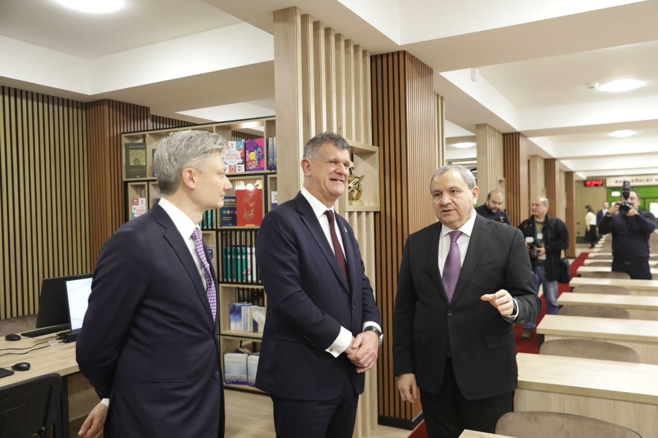 BDU Elmi Kitabxanasının elektron bölməsinin bp-nin dəstəyi ilə yenidənqurulmadan sonra açılışı oldu (FOTOLAR)